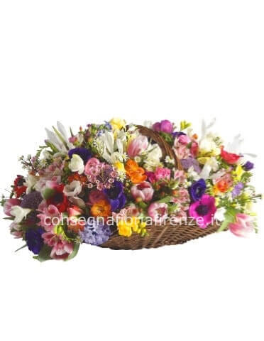 Cesto di fiori primaverili o stagionali