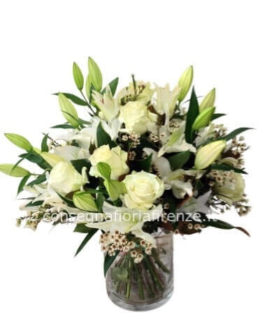 Mazzo con fiori misti bianchi (o con maggioranza di fiori bianchi)