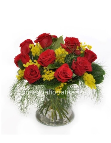 Bouquet con 7 rose rosse (1° scelta) e mimosa