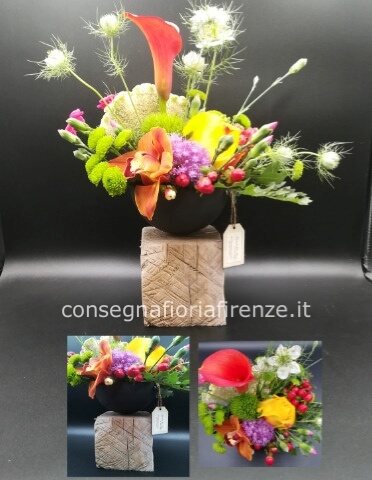 Composizione particolare con vasetto in metallo e piedistallo in legno