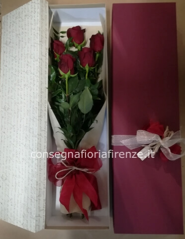 3 rose rosse con scatola regalo