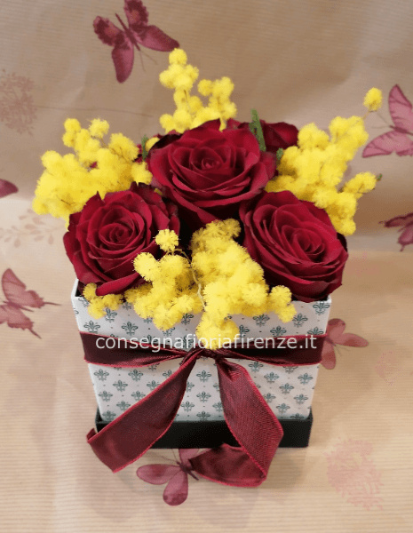 Flowerbox "cubo 13x13" con 5 Rose Rosse e Mimosa